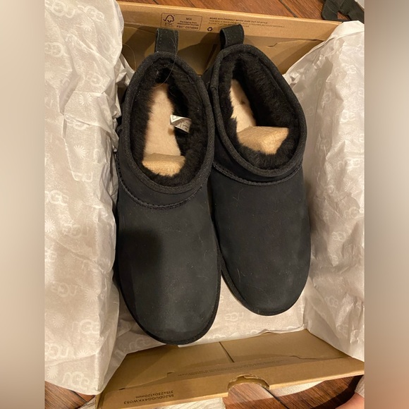 brand new!!! size 9 ugg ultra mini in black! - Picture 1 of 4